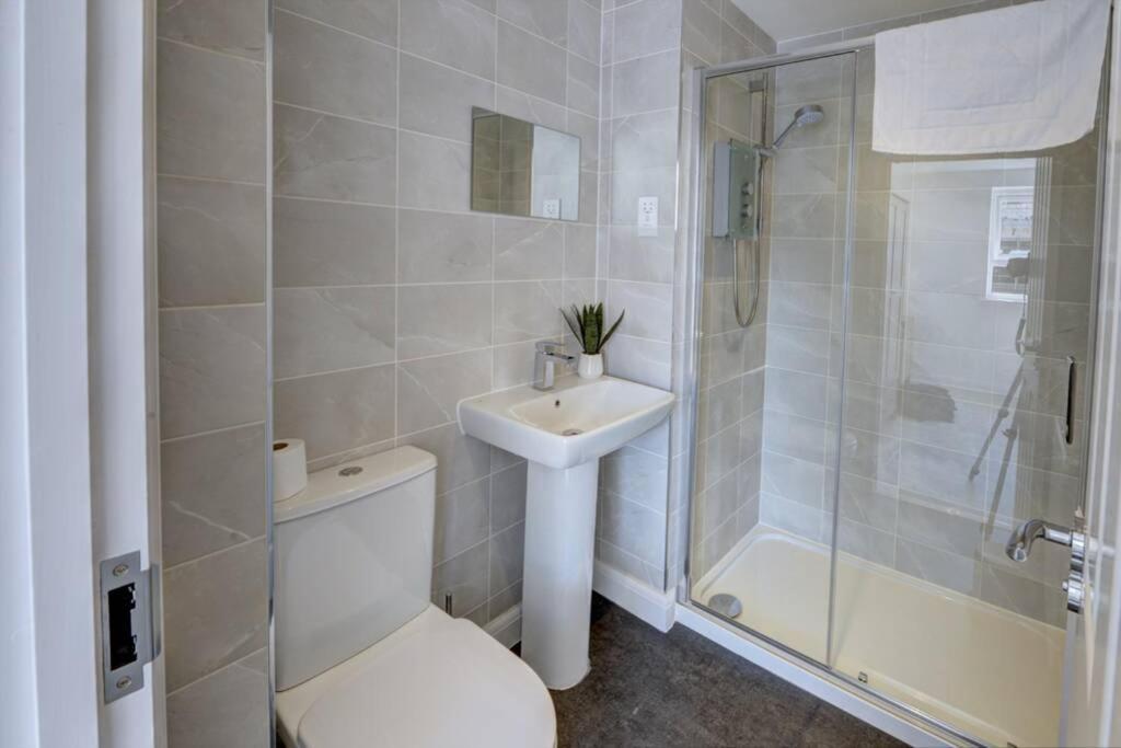 Ferienwohnung The Stratford Palace Birmingham Exterior foto